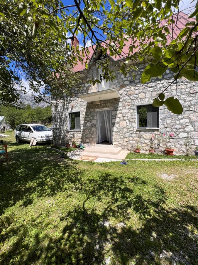 Bed and Breakfast Bujtina Milani à Shkodër Extérieur photo