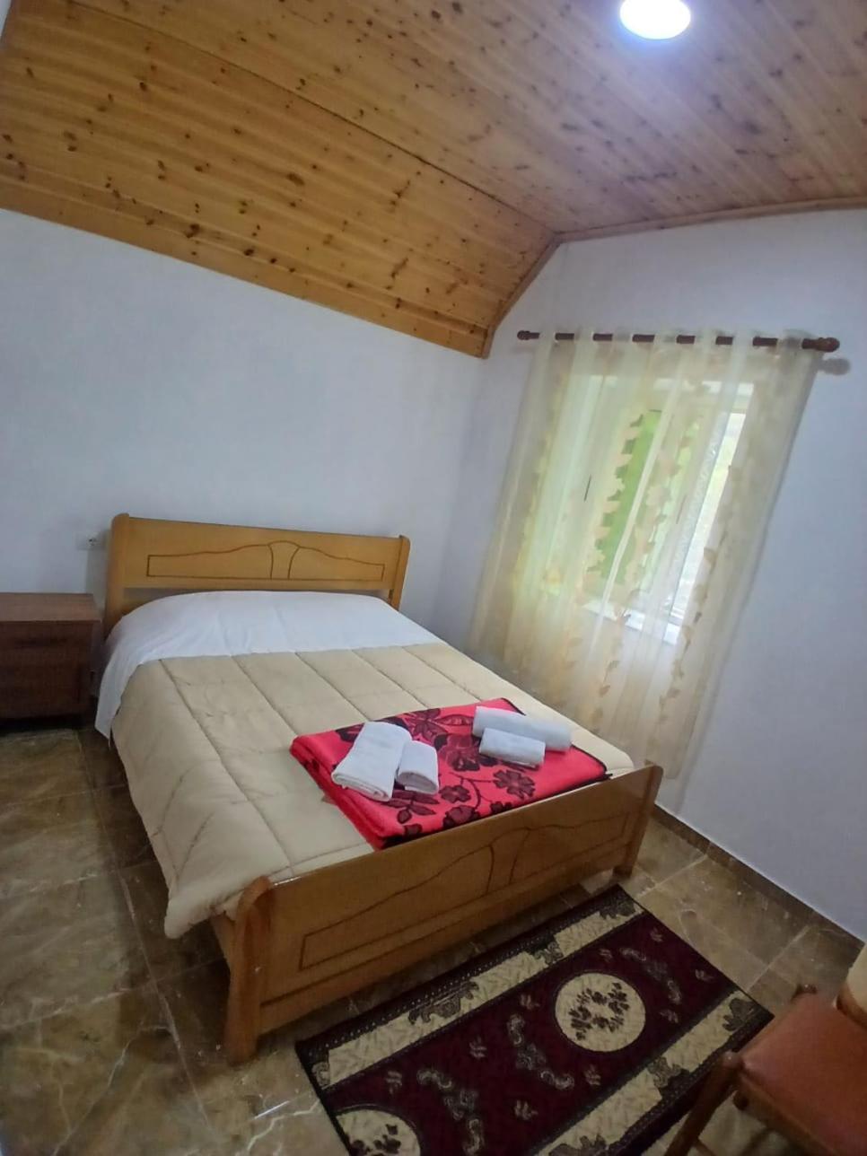 Bed and Breakfast Bujtina Milani à Shkodër Extérieur photo