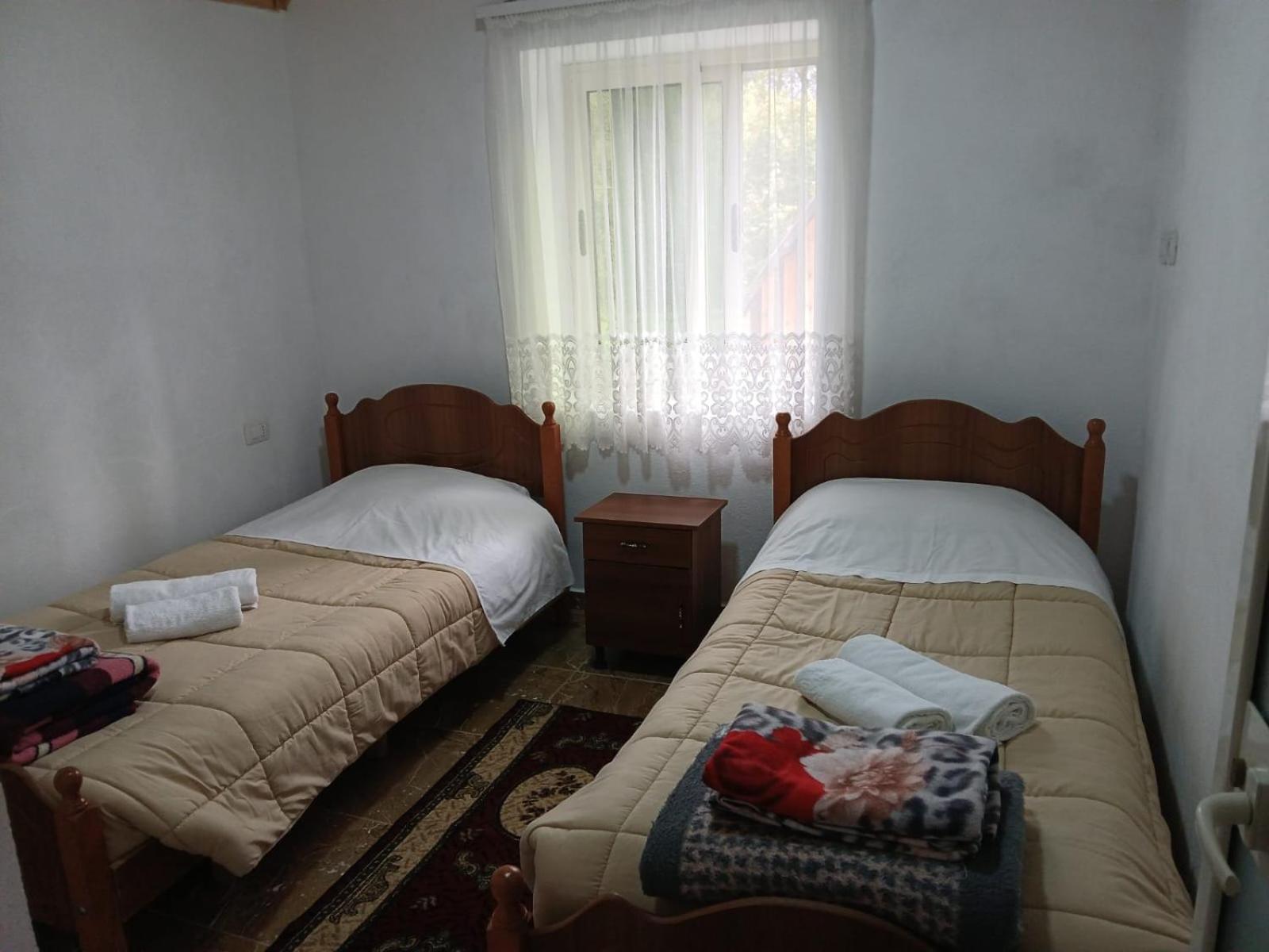 Bed and Breakfast Bujtina Milani à Shkodër Extérieur photo