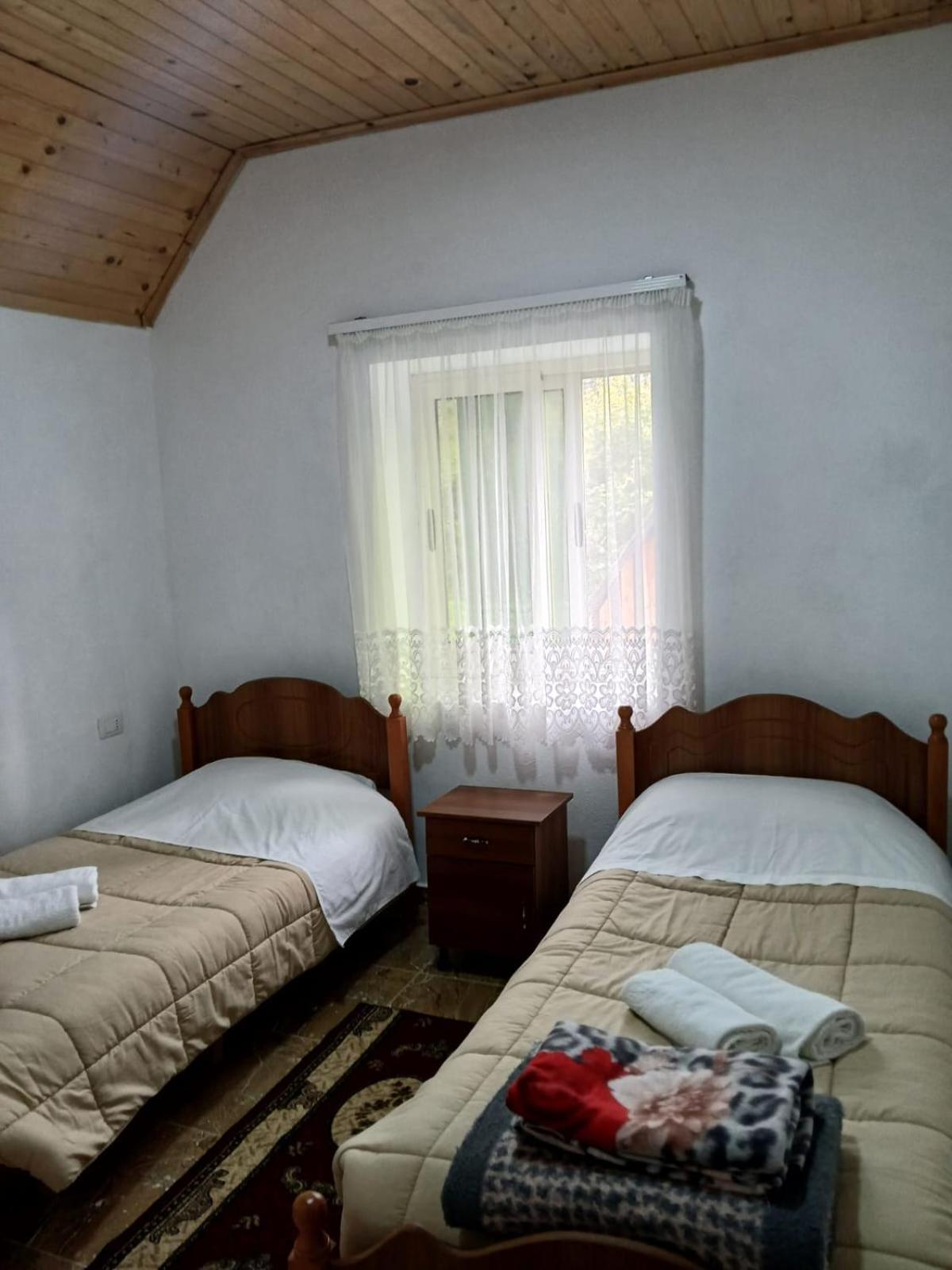Bed and Breakfast Bujtina Milani à Shkodër Extérieur photo