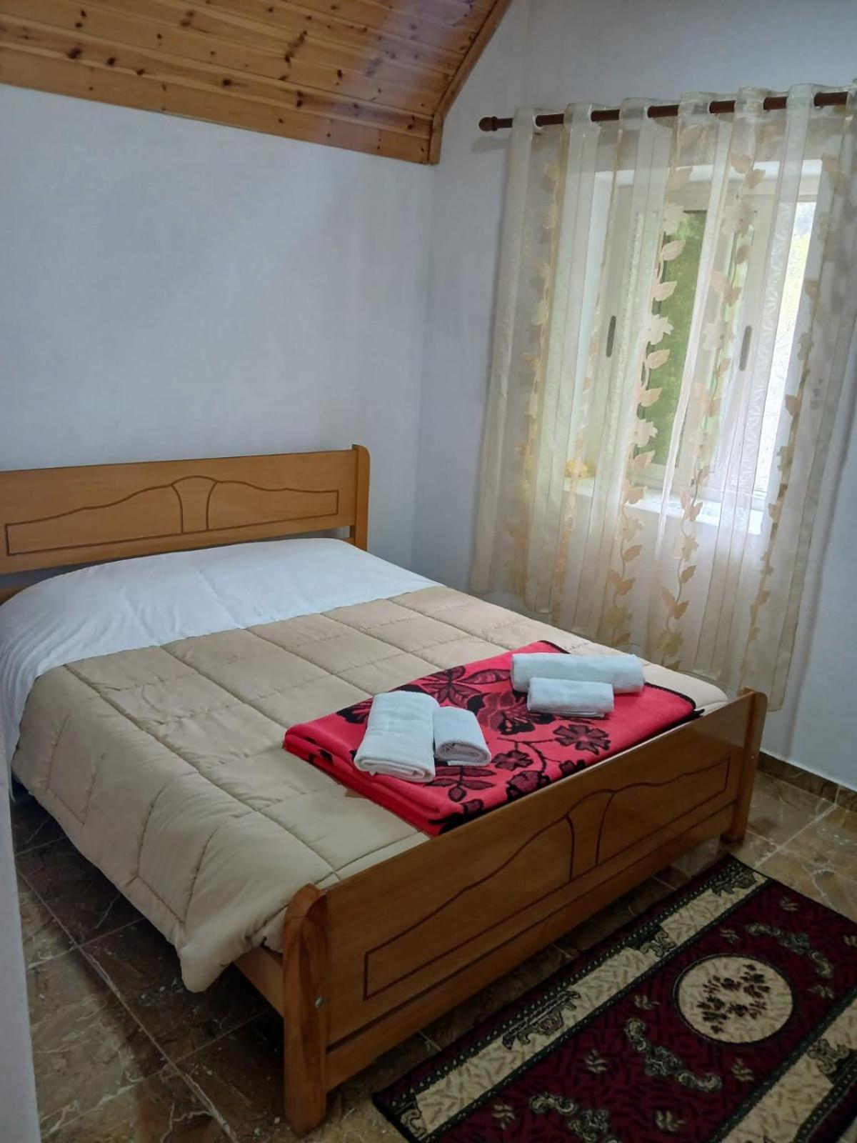 Bed and Breakfast Bujtina Milani à Shkodër Extérieur photo